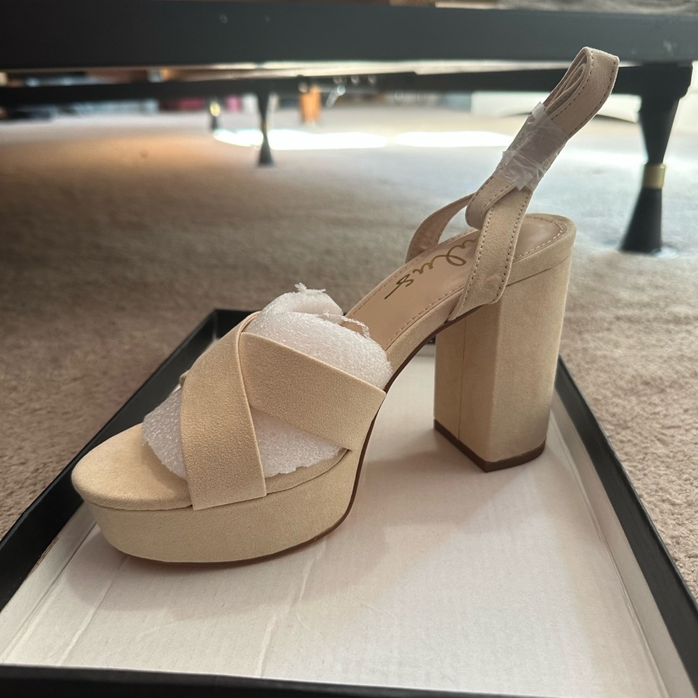 Lulus Suade heels